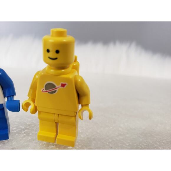 Vintage Benny Space man Lego Minifigure Blue &‎ Yellow Loose - Picture 2 of 4